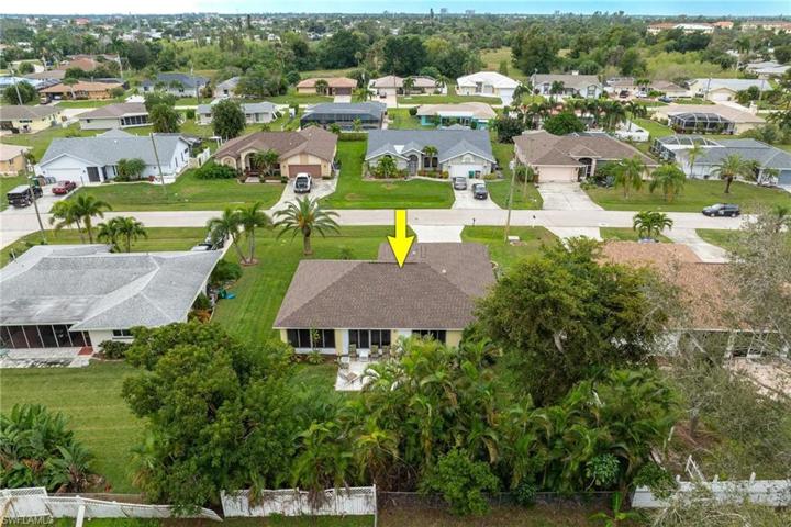 3825 SE 10th AVE, CAPE CORAL FL 33904