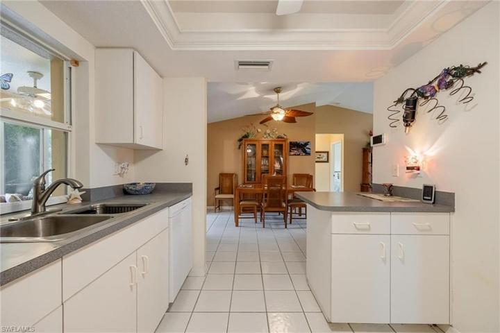 3825 SE 10th AVE, CAPE CORAL FL 33904