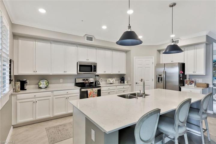 17381  Cherrywood  CT, Bonita Springs, FL 34135