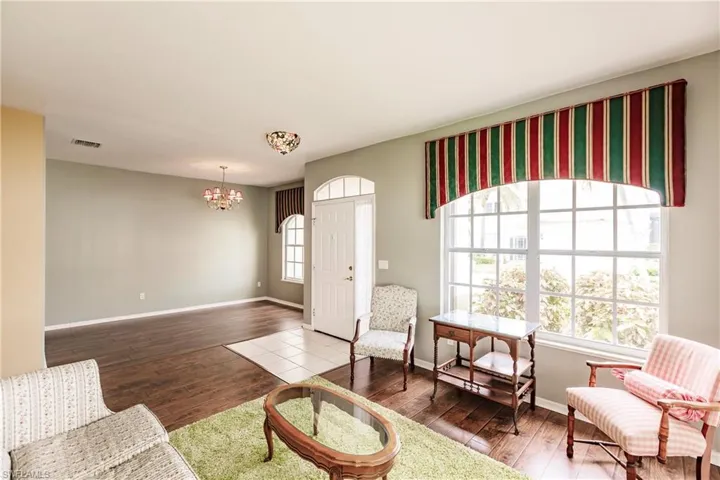 FORMAL DINING