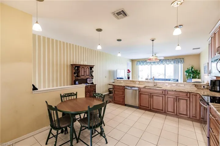 LARGE KITCHEN