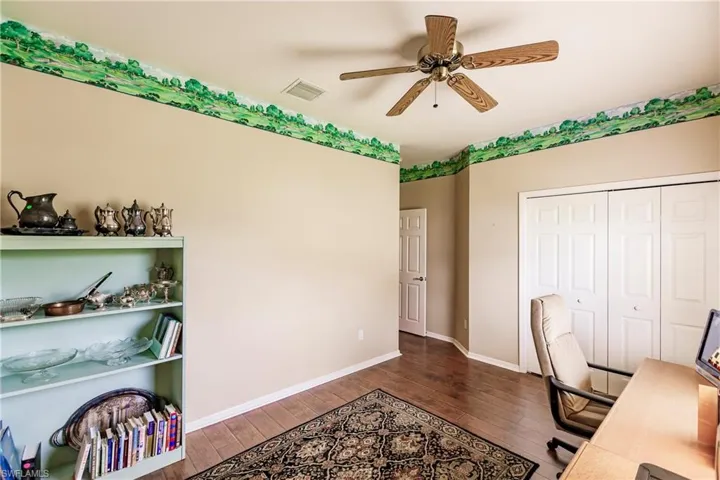 WALL CLOSET