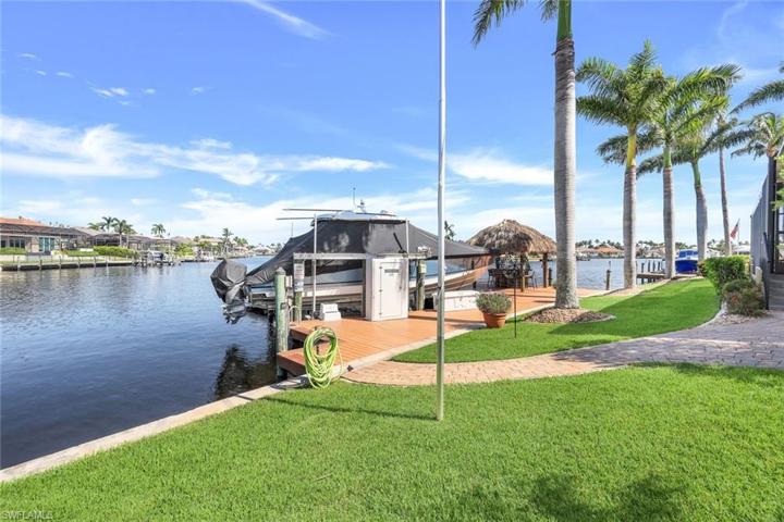 1925 Harbour CIR, CAPE CORAL FL 33914