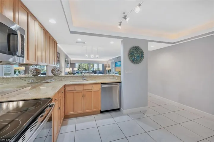 pass through to dining area