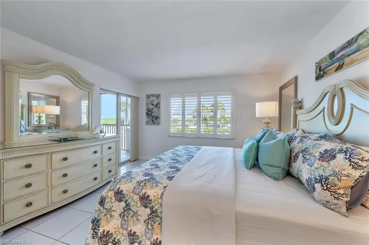 Primary suite with lots of natural light and access to lanai