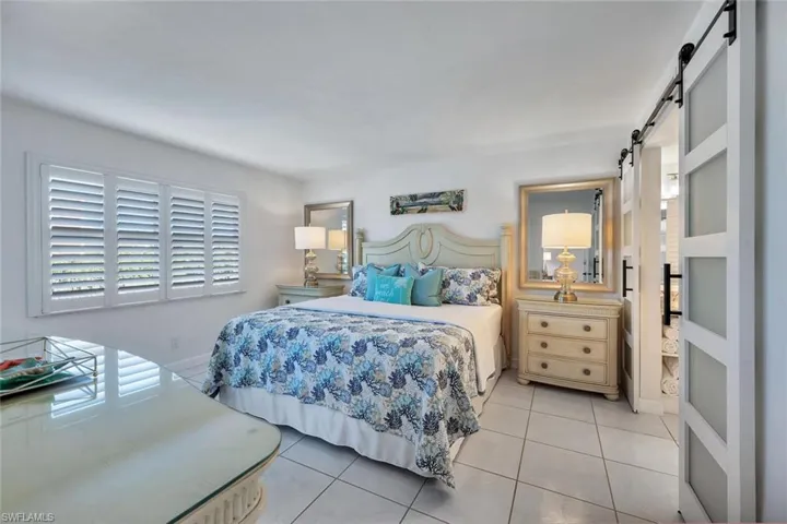 Primary suite kind bed