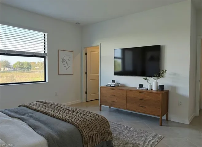 Master Bedroom with lakeview