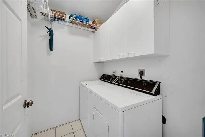 1090  Woodshire  LN, Naples, FL 34105