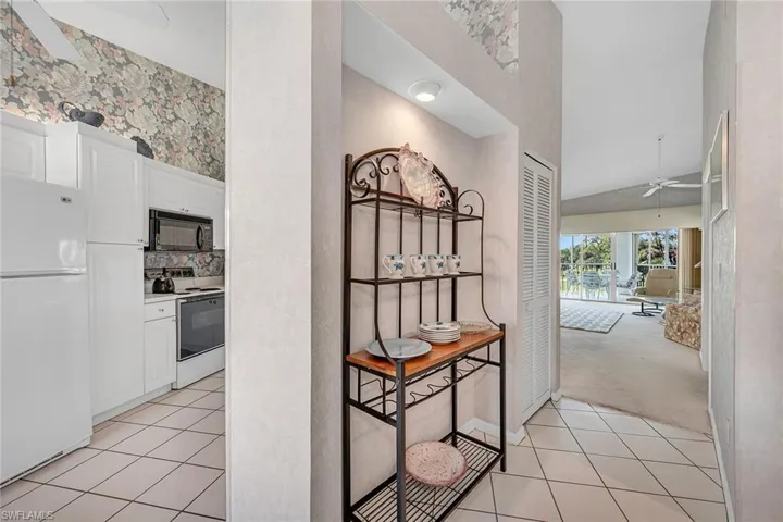 1090  Woodshire  LN, Naples, FL 34105