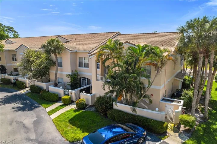 1090  Woodshire  LN, Naples, FL 34105