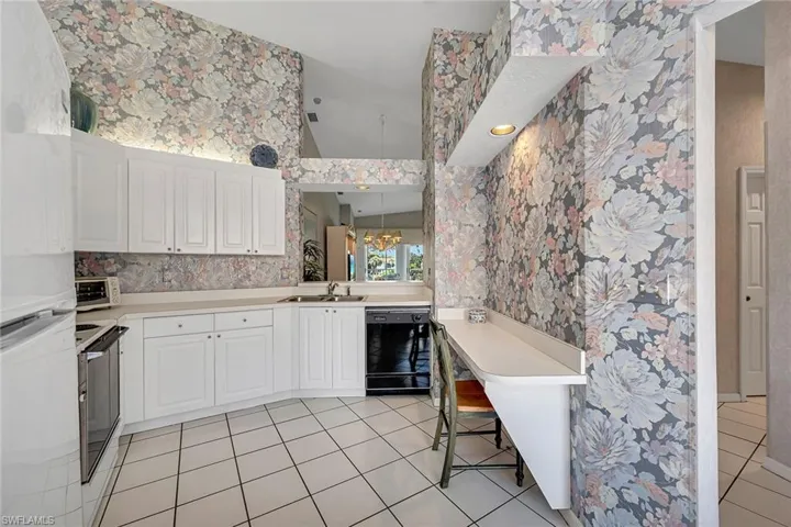 1090  Woodshire  LN, Naples, FL 34105