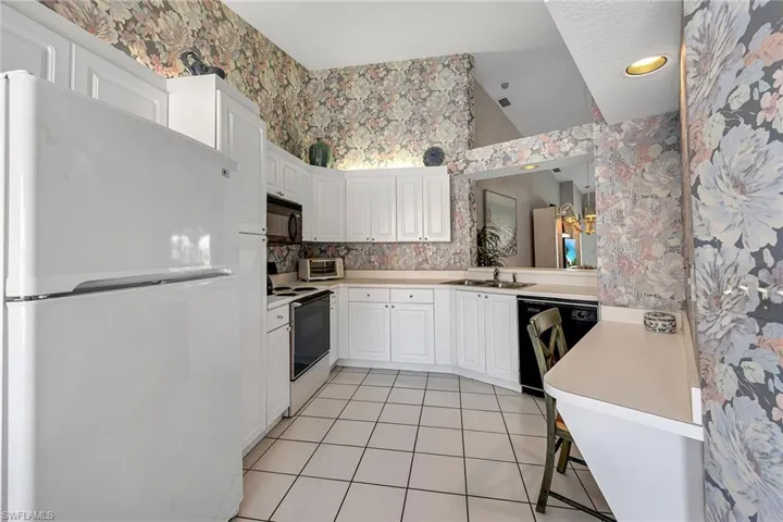 1090  Woodshire  LN, Naples, FL 34105