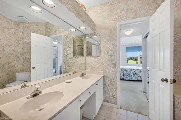 1090  Woodshire  LN, Naples, FL 34105