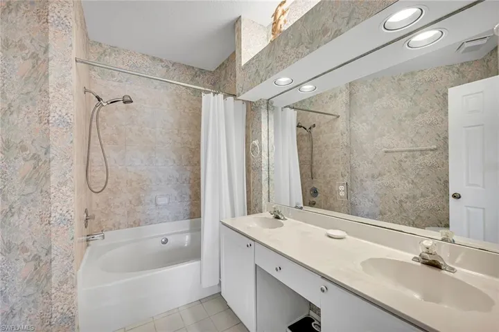 1090  Woodshire  LN, Naples, FL 34105
