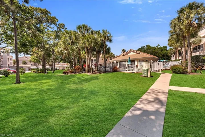 1090  Woodshire  LN, Naples, FL 34105