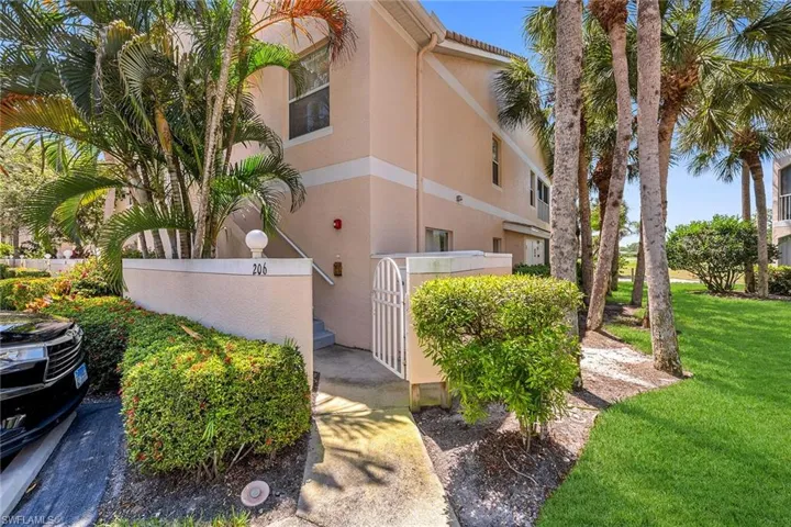 1090  Woodshire  LN, Naples, FL 34105