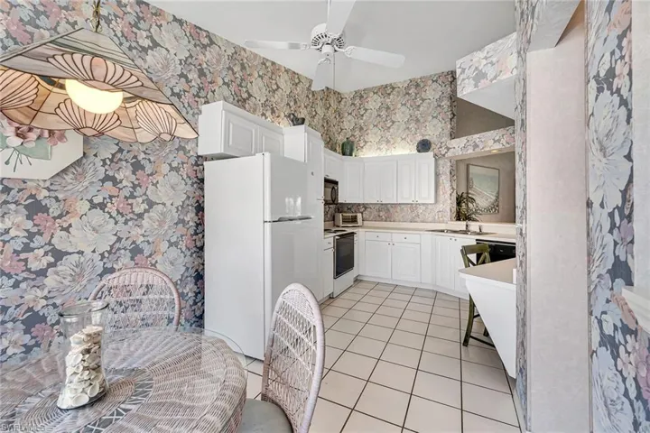 1090  Woodshire  LN, Naples, FL 34105