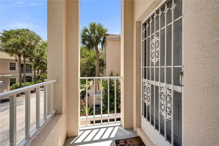 1090  Woodshire  LN, Naples, FL 34105