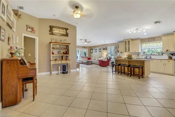 Large open concept living and dining area with high ceilings and tile throughout! Great spacious to entertaining!