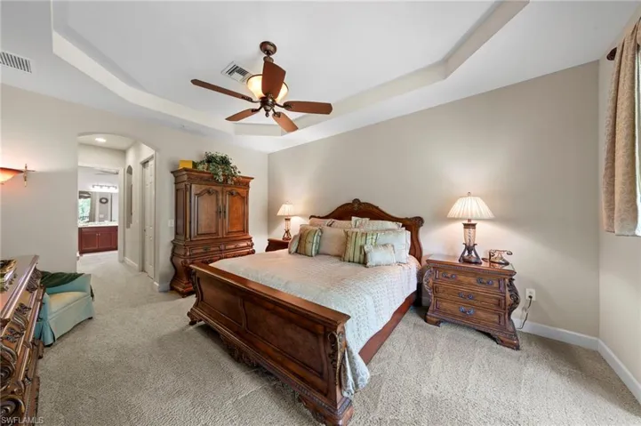 Tray ceiling with a ceiling fan