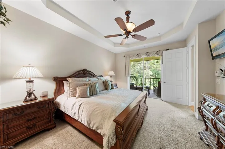 Tray ceiling with recessed lighting