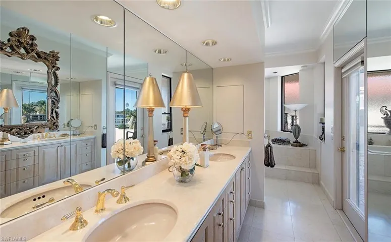 4400  Gulf Shore N BLVD, Naples, FL 34103
