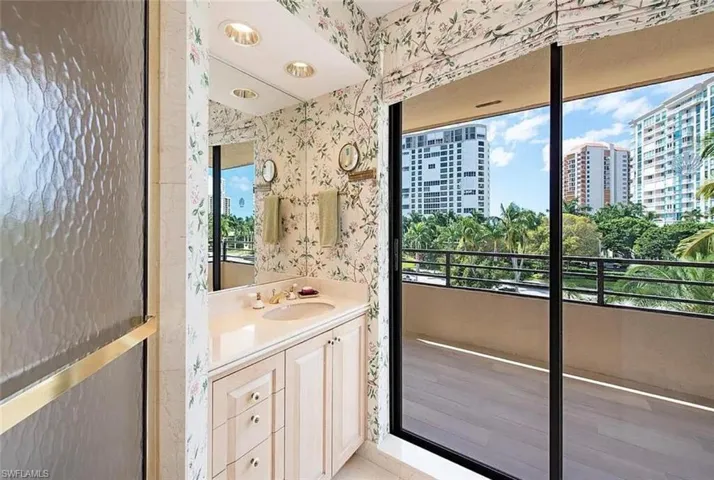 4400  Gulf Shore N BLVD, Naples, FL 34103