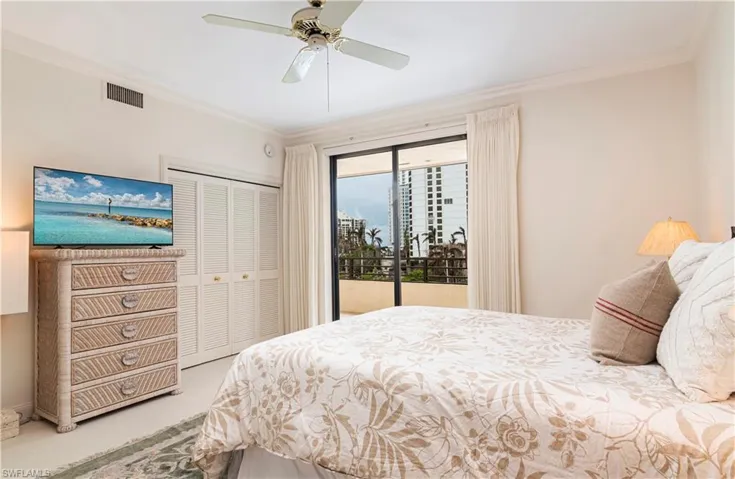 4400  Gulf Shore N BLVD, Naples, FL 34103