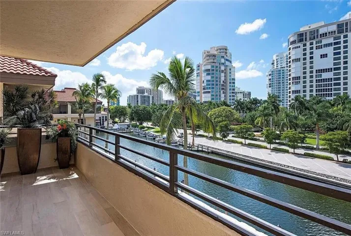 4400  Gulf Shore N BLVD, Naples, FL 34103