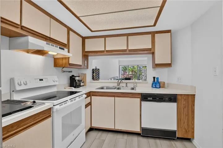 909 Augusta Blvd 7, Naples, Florida 34113