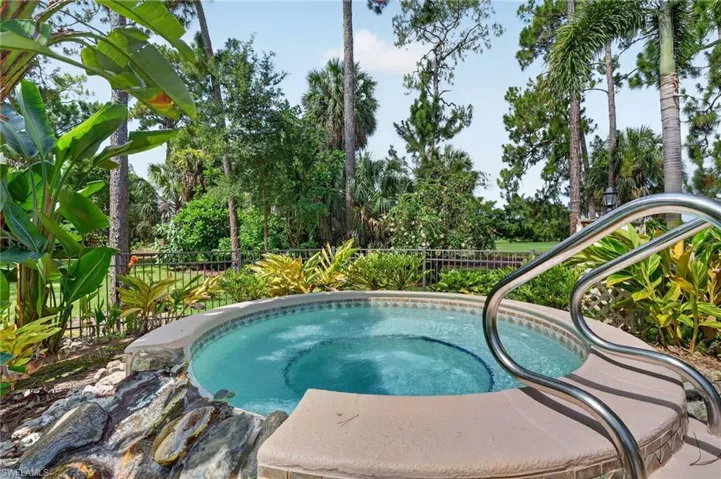 909 Augusta Blvd 7, Naples, Florida 34113