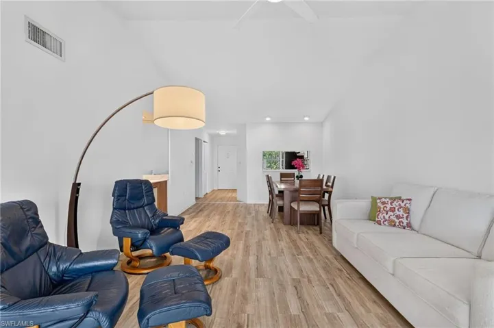 909 Augusta Blvd 7, Naples, Florida 34113