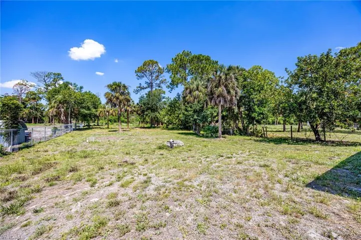 841  8th SE ST, Naples, FL 34117