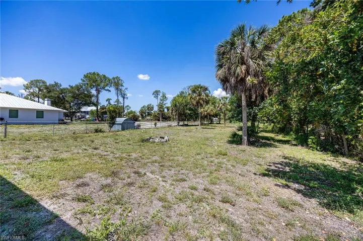 841  8th SE ST, Naples, FL 34117