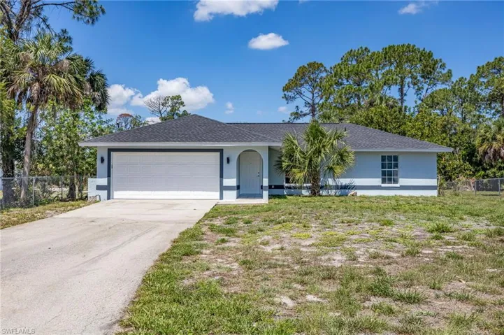 841  8th SE ST, Naples, FL 34117