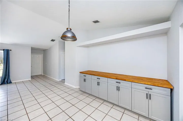 841  8th SE ST, Naples, FL 34117