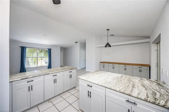 841  8th SE ST, Naples, FL 34117