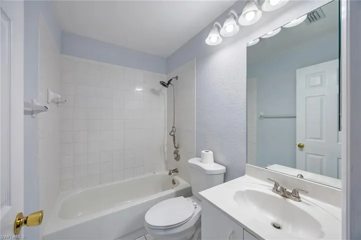 841  8th SE ST, Naples, FL 34117