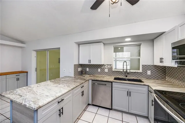 841  8th SE ST, Naples, FL 34117