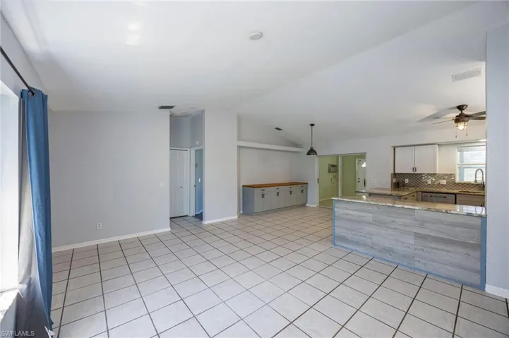 841  8th SE ST, Naples, FL 34117