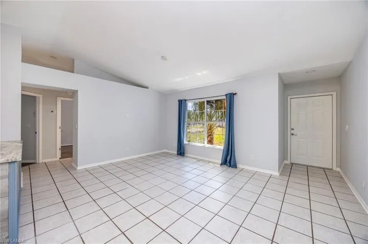 841  8th SE ST, Naples, FL 34117