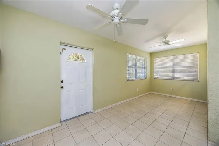 841  8th SE ST, Naples, FL 34117