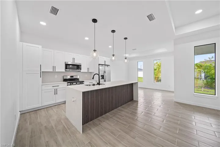 3814 Gator Cir W, Cape Coral, Florida 33909
