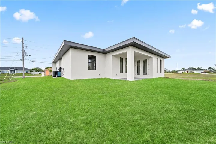 3814 Gator Cir W, Cape Coral, Florida 33909