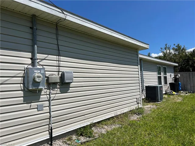 2222 NW 25th  LN, Cape Coral, FL 33993