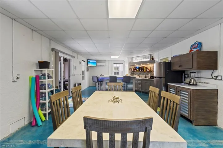 1st floor bonus space with a bar, just off the pool.  Perfect for entertaining