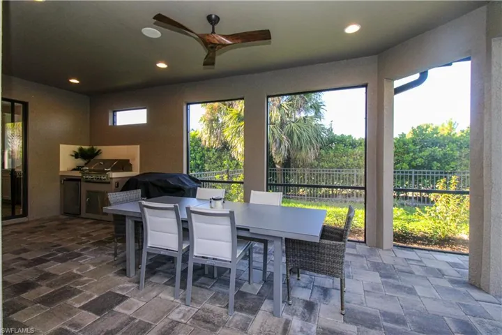 Sunroom with ceiling fan