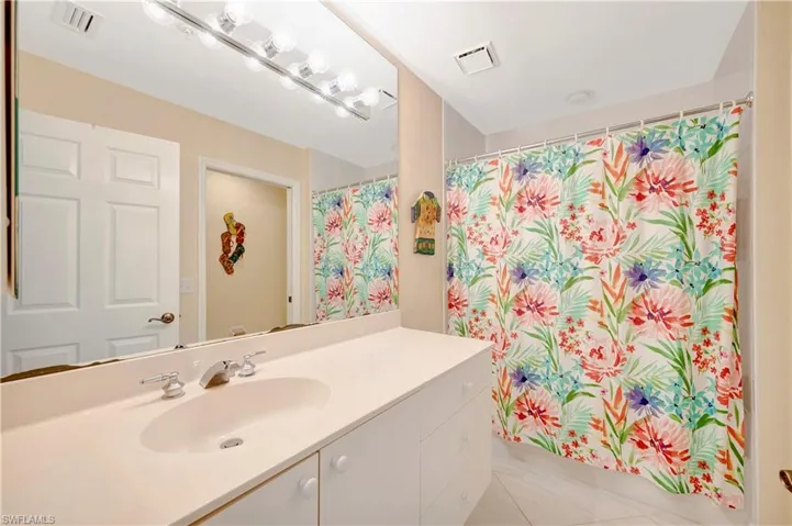 6660  Beach Resort  DR, Naples, FL 34114