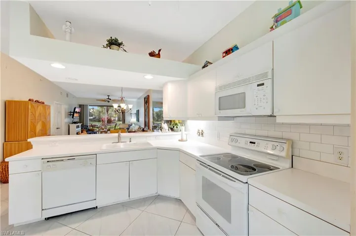 6660  Beach Resort  DR, Naples, FL 34114