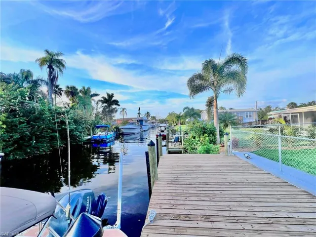2239  Queen Anne  DR, Fort Myers, FL 33905